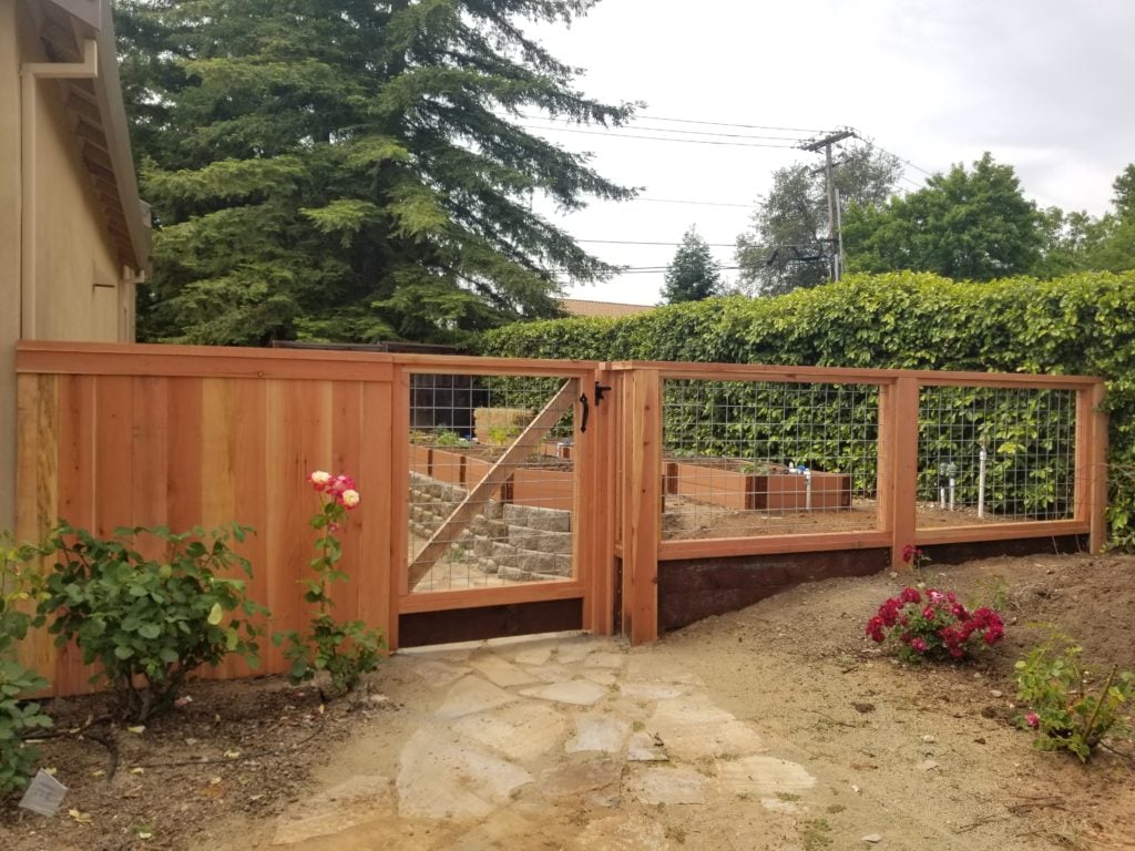 Custom Redwood Fence with Hogwire – 4