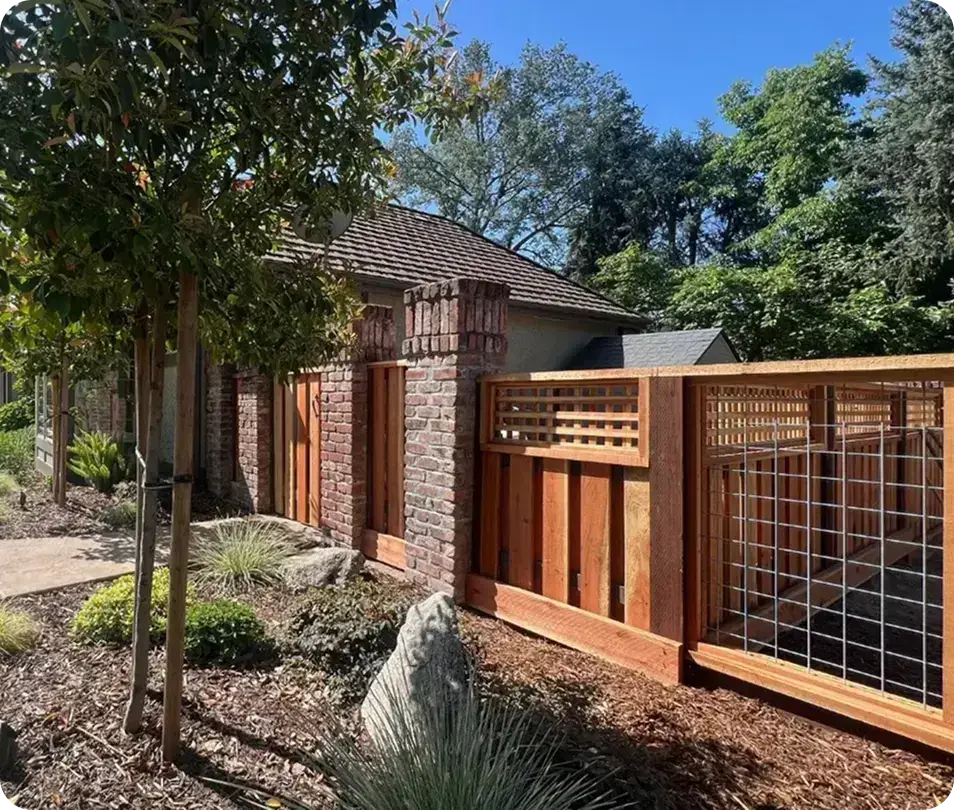 Folsom fence company custom wood and wire fence installation in California